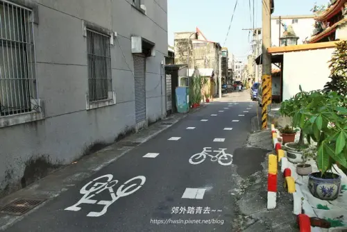 00014 北港公館里彩繪巷弄設有自行車道.webp