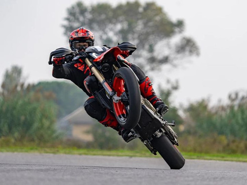 DUCATI HYPERMOTARD 698 MONO LAUNCHED ABROAD (1).jpg