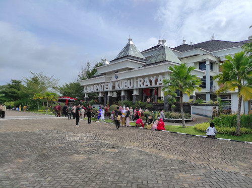 kantor bupati kubu raya.jpg