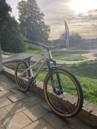 commencal1.jpg