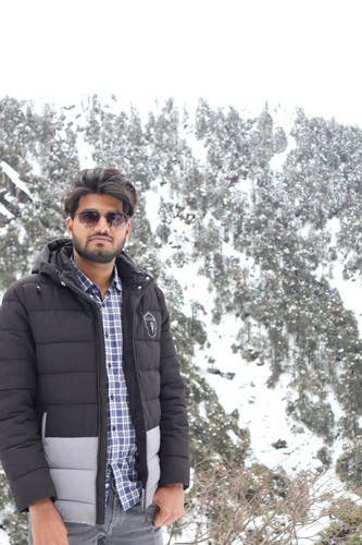 photo 6208284272301816919 y.jpg