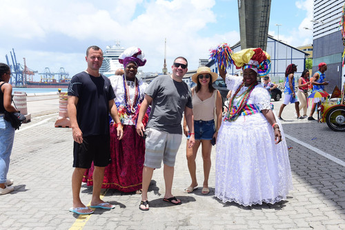 thumbnail Cruzeiros desembarcam na costa soteropolitana trazendo turistas para o Carnaval Foto Jeffe