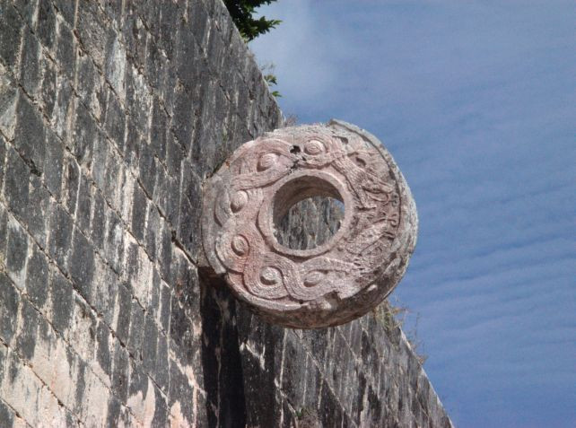 Il Gioco della Palla Maya: Tradizione Sacra e Scoperte Archeologiche