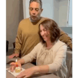 EczhugnTiYNQ1Sw.gif