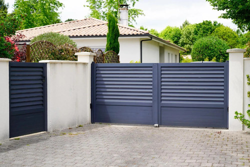 Fantastic Vinyl Fencing.jpg