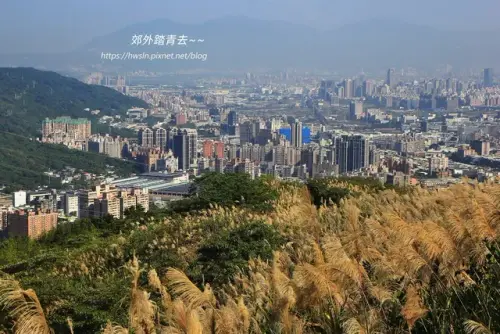 00000 三角埔頂山眺望新莊.webp