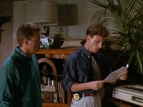 Traces of Red (1992).mp4 20231216 031410.234.png