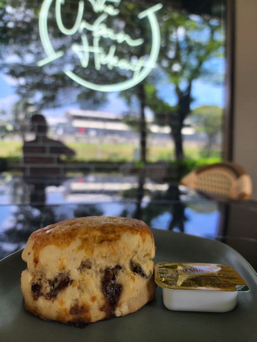 English Raisin Scone.jpg