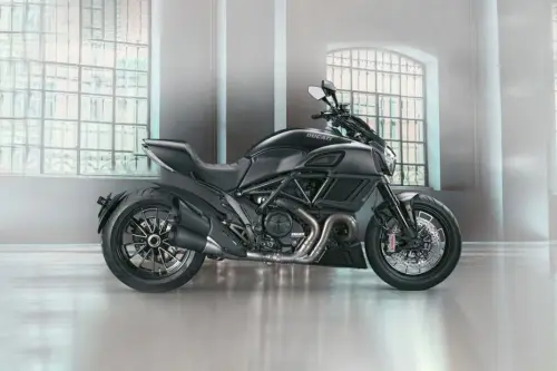 ducati diavel right side viewfull image 865131.webp