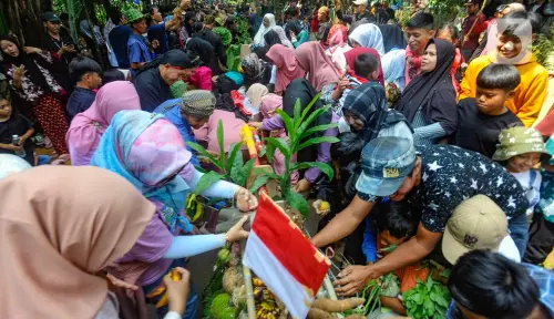 PEREBUTAN HASIL BUMI.webp