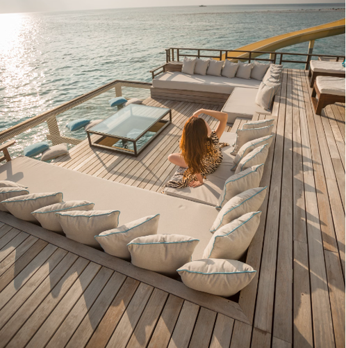 luxury yacht.png