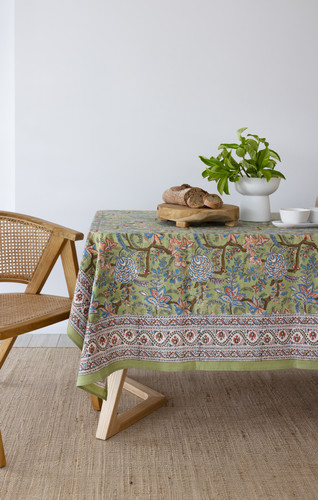 Table Cloth LR 02.jpg