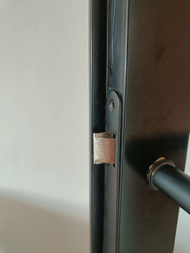 deur beslag los geschroef alleen dan gat midden.jpg