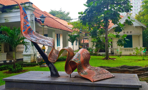 PariwisataIndonesia Ilustrasi Foto Patung kain di Museum Tekstil.png