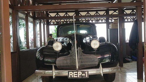 Mobil Presiden Soekarno di Museum Joang 451.jpg