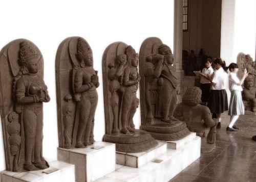 Replika arca museum nasional jakarta.jpg