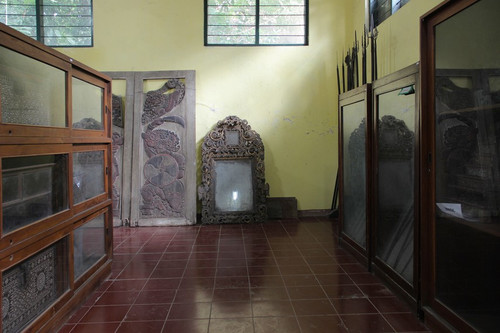 1 Gedung Pusaka terletak di dalam Kompleks Keraton Kanoman Jalan Winaon Cirebon.jpg