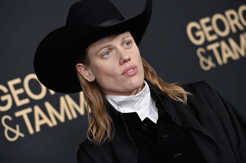 MV5BZDc5N2ViMTktZTRlOS00YmI2LTk3NTctOWM4OTVmNTE4NmE0XkEyXkFqcGdeQXVyMjEyODM2Nzk@. V1 .jpg