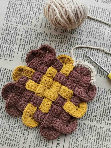 handmade spinus crochet blog - How To Better Crochet Edgings 3.jpg