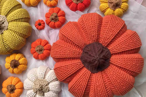 handmade spinus crochet blog - How To Better Halloween Pumpkin 1.jpg