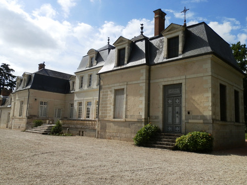 St Cyr en Val Les chateaux et l'étang 9.jpg