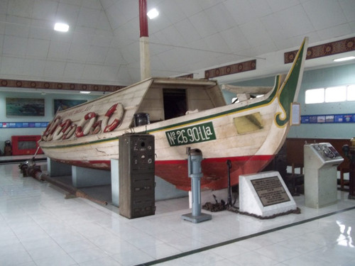 sby museum tni al loka jala crana kapal ekspedisi 1 1024x768.jpg