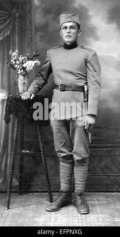 a yugoslav soldier in uniform of the 1930s and early ww2 efpnxg.jpg