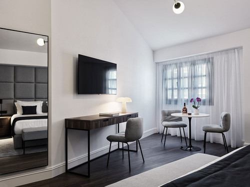 detail Contemporary Junior Suite.jpg