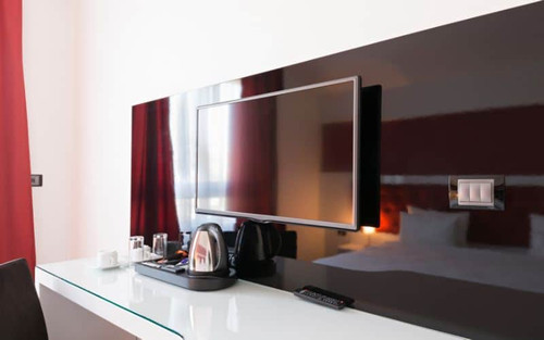 desk and tv in hotel room sr b.jpg