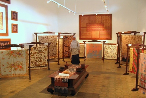 museum batik pekalongan 121002174940 680.jpg