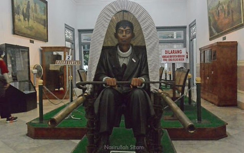 koleksi di dalam museum.jpg