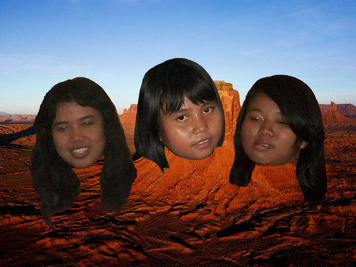 Kepala teteh eni,teh indri dan egi di padang pasir.jpg