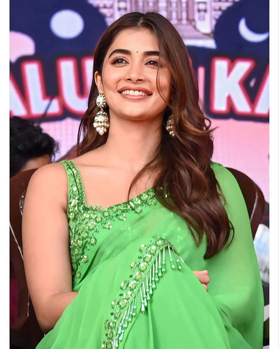 poojahegde crush 20231127 p 3245340738161826014 1 3245340735049684247.jpg