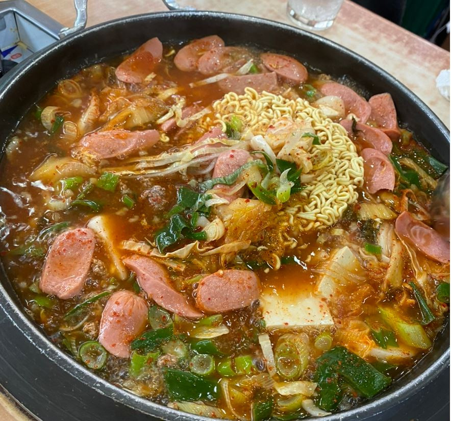 Korean Cuisine - 부대찌개 Budaejjigae