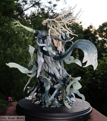 006 Galadriel Dark Queen.jpg