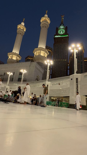 Tt FXlgr5qFZ Bzf.jpg