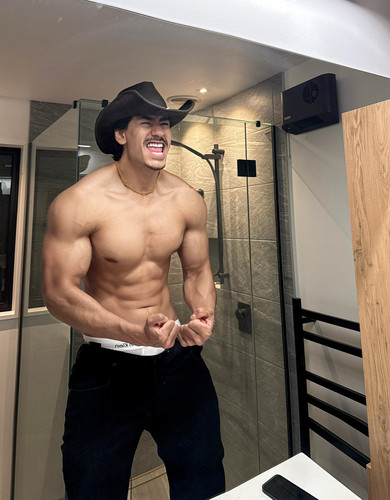 brownboyfitt 1756513806 3710229180853762165 70237079834.jpg