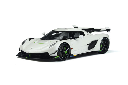 koenigsegg jesko white 2021 01.jpg