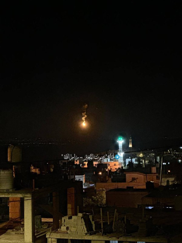 صورة| جيش الاحتلال يطلق القنابل المضيئة في سهل قرية المغير شرق رام الله...