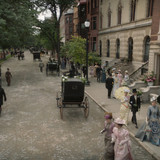 The.Gilded.Age.S02E01.You.Dont.Even.Like.Opera.1080p.AMZN.WEB DL.CZ SK EN.DDP5.1.H.264 NTb.mkv snaps