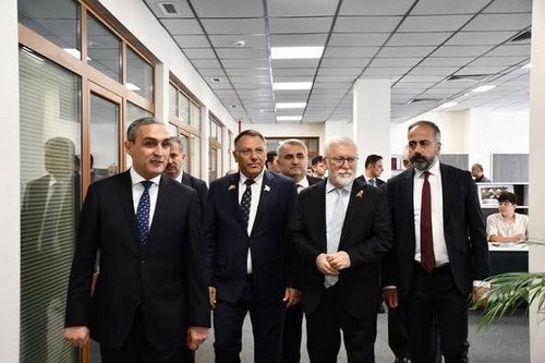 553534733 17918694078174578 2751052528340223550 n.jpg?stp=dst jpg p526x395 tt6& nc cat=102&ccb=1 7& .jpg