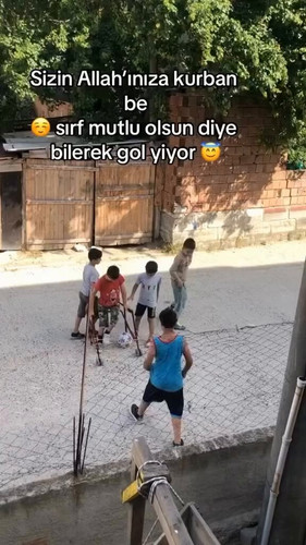 j1 s3AyU W5uFeD8.jpg