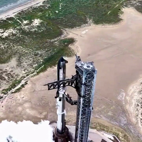 qe7jyXWrUxqol2 x.jpg