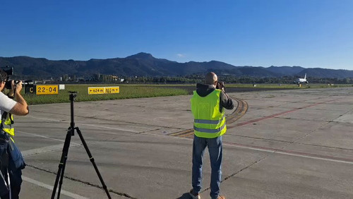 gZoQbLVFz80hR 5i.jpg