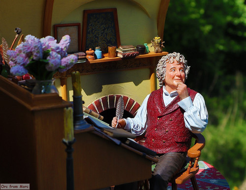 025 Bilbo Baggins in Bag End.jpg