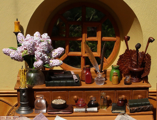 014 Bilbo Baggins in Bag End.jpg