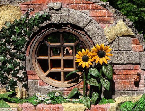 032 Bilbo Baggins in Bag End.jpg