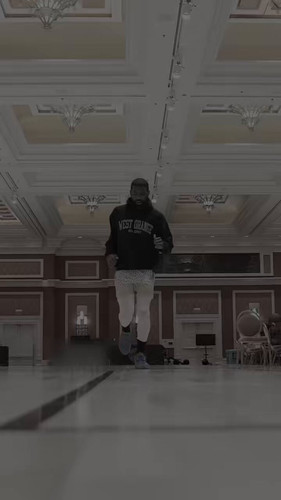 EWvr05q0BbWI6v W.jpg