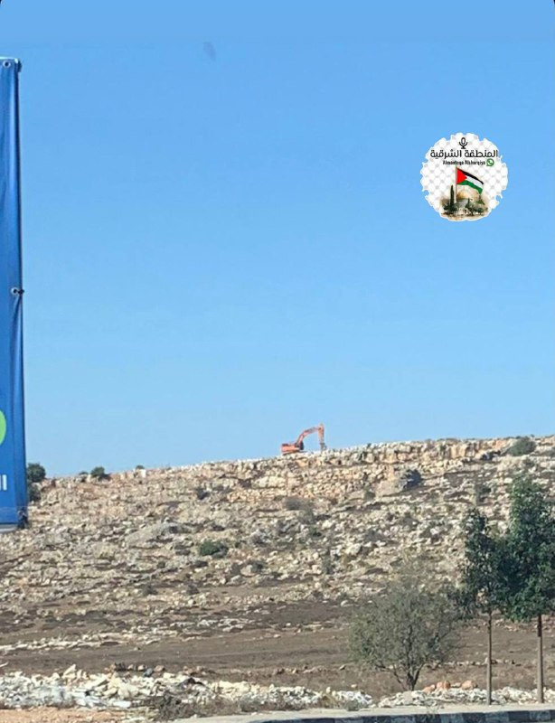 مستوطنون يواصلون شق طريق استيطاني جديد على المدخل الغربي لقرية دير جرير شرق رام الله...