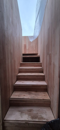 CASA 10 Escada e Proteção Escada.jpg